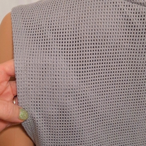 Mens Nike Legend Sleeveless Crew Neck Grey Tee with Upper Back Mesh Panel - Picture 6 of 9